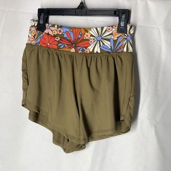 SO floral Sporty cutout top & high rise sporty short S jrs - Picture 8 of 17